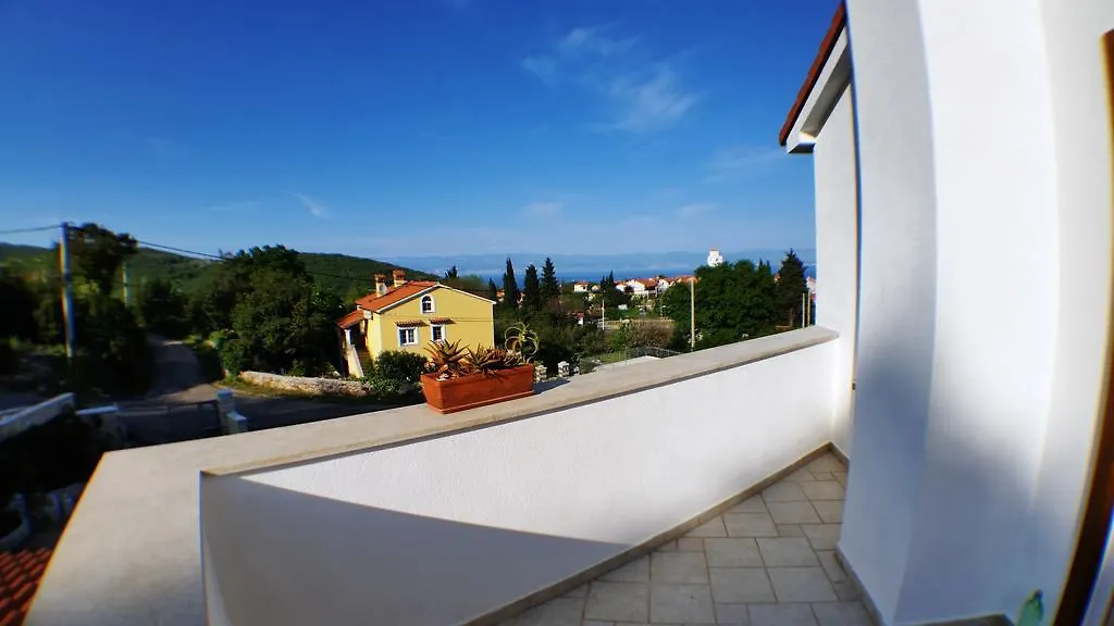 White Villa Brsec 0*,  Croatia
